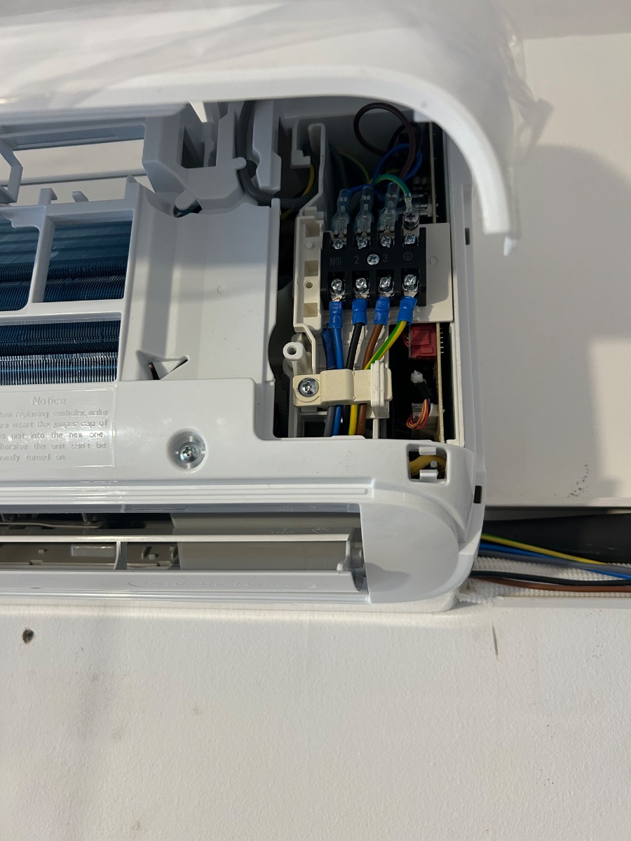 Split klíma beltéri egység elektromos bekötése